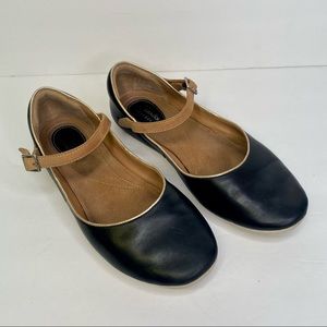 Clarks Artisan flats